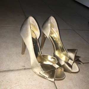 Golden heels. Very chic